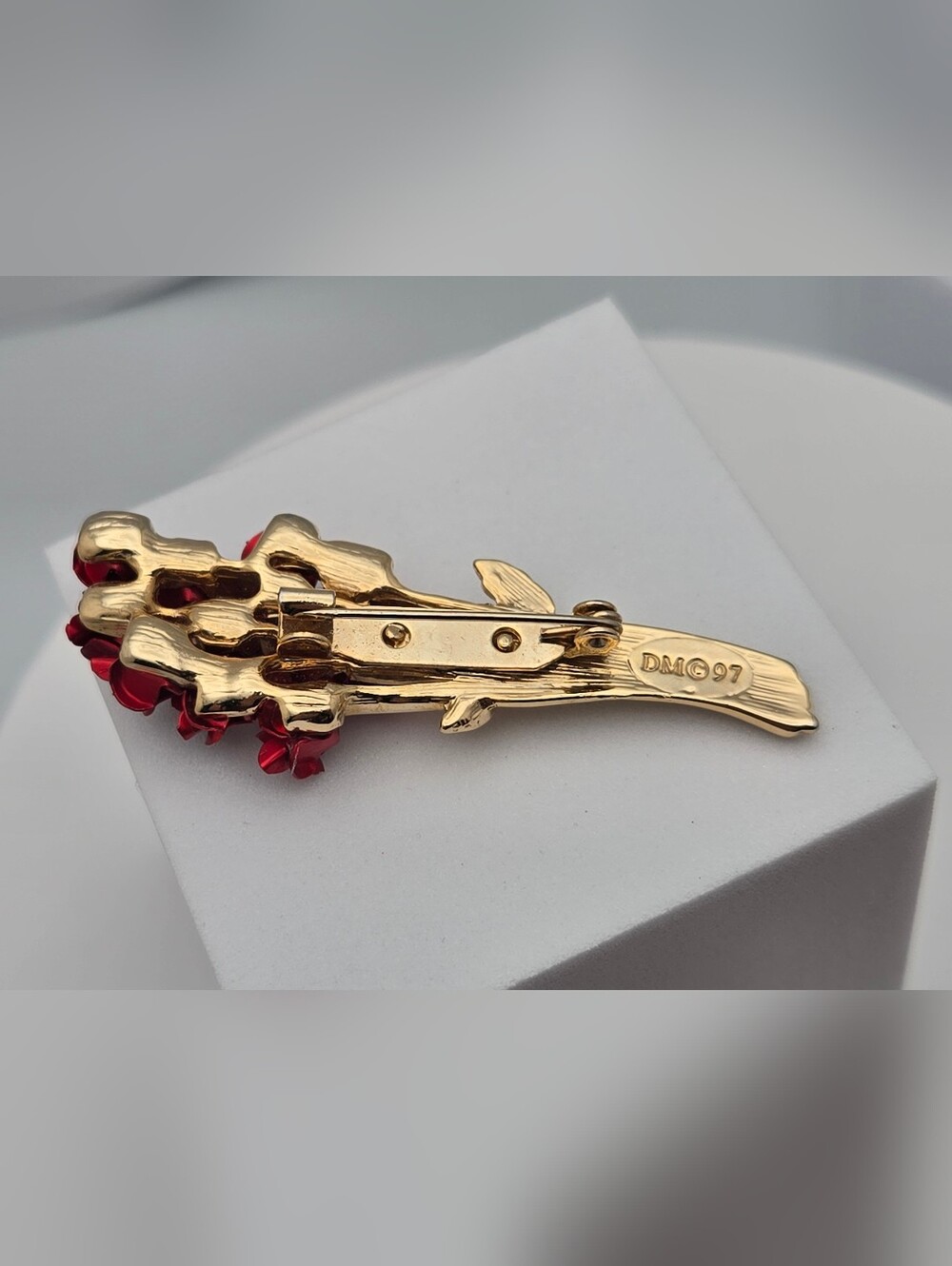 Vintage David Monn DM 97 Gold Tone Red Enamel Rose Bouquet Brooch Pin 2” - Picture 6 of 9